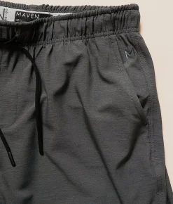 Maven Co-op Bow Performance Stretch Short Raven and Dark Shadow