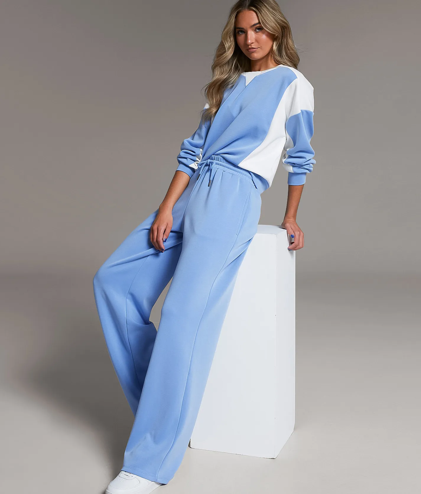 BKE Color Block Cropped Pullover Della Robbia Blue White