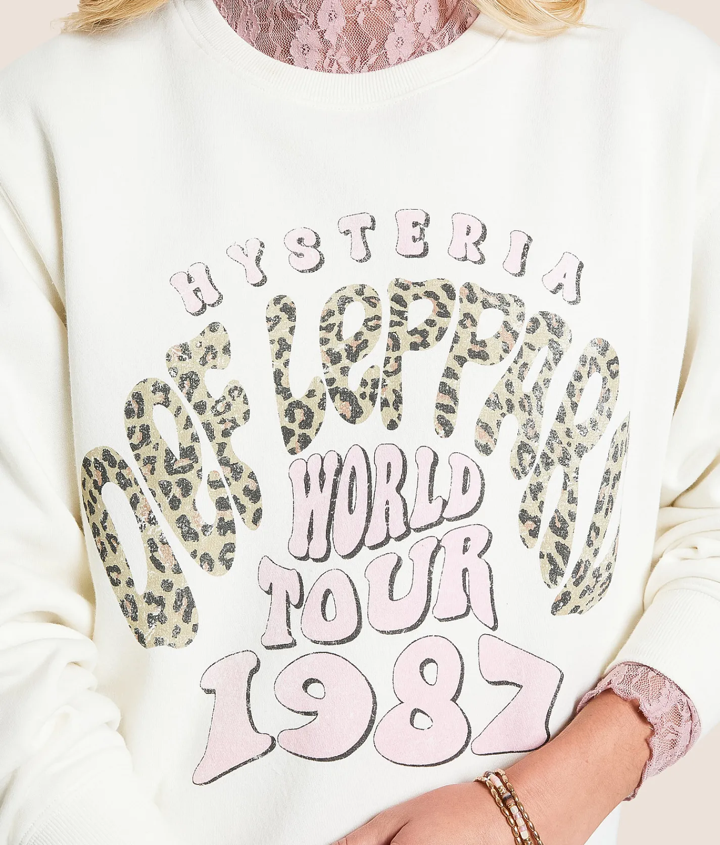 Cactus & Pearl Def Leppard Oversized Band Pullover Marshmellow Hot