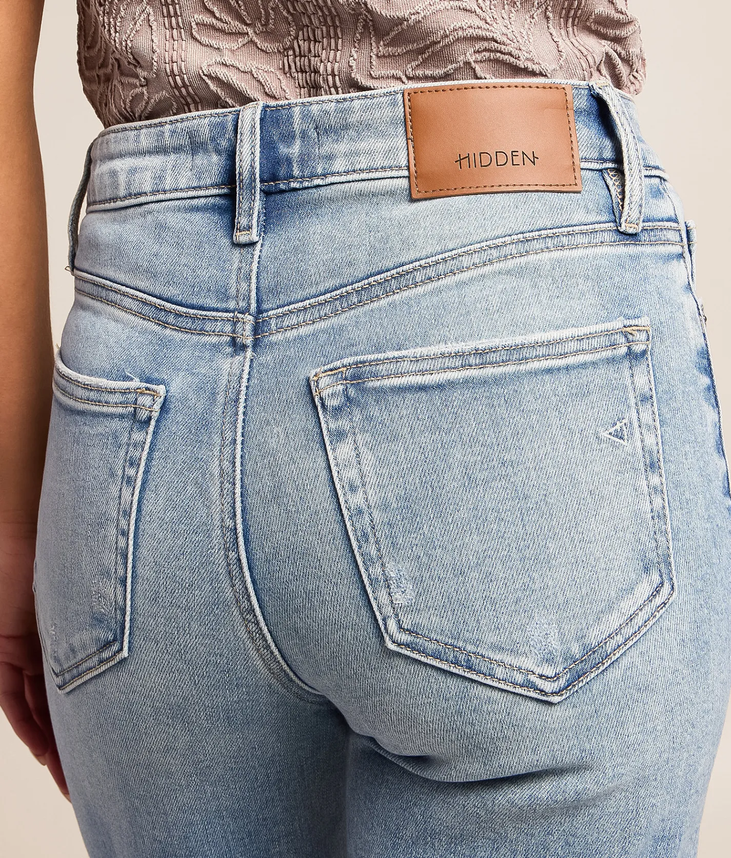 HIDDEN Ella Classic Straight Stretch Jean Cayucos Beach Hot