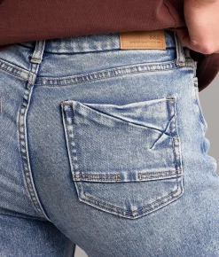 BKE Gabby Boot Stretch Jean Rosario 3