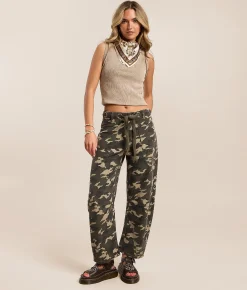 Veveret High Rise Barrel Jean Camo New