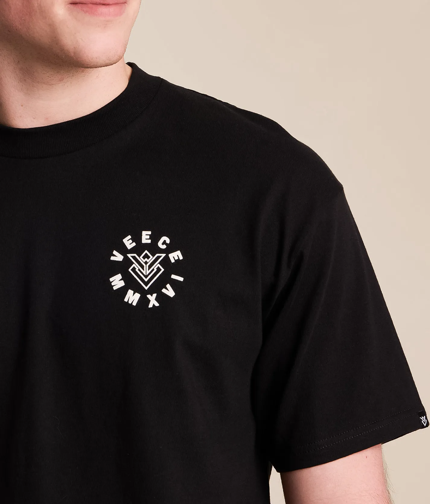 Tops|Graphic T-Shirts | Veece Lever Pull T-Shirt Black