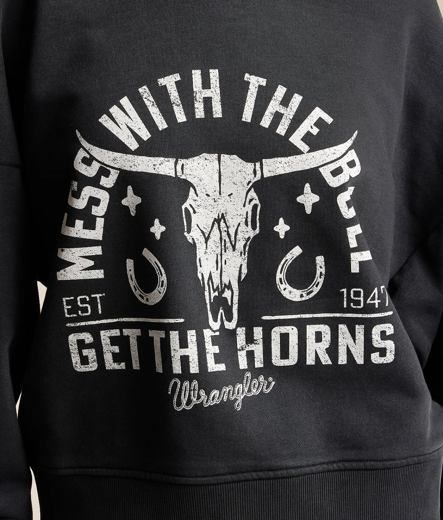 Wrangler® Mess With The Bull Pullover Jet Black Best