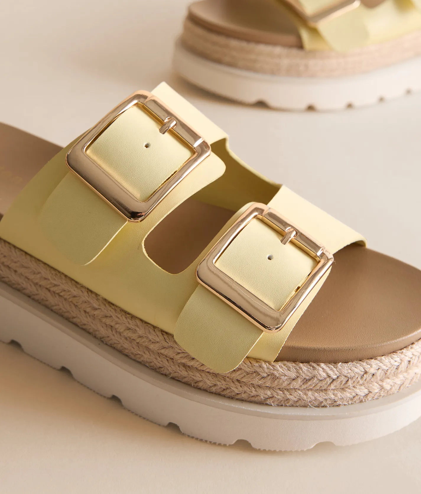 Madden Girl Mythicall Platform Sandal Lemon Clearance