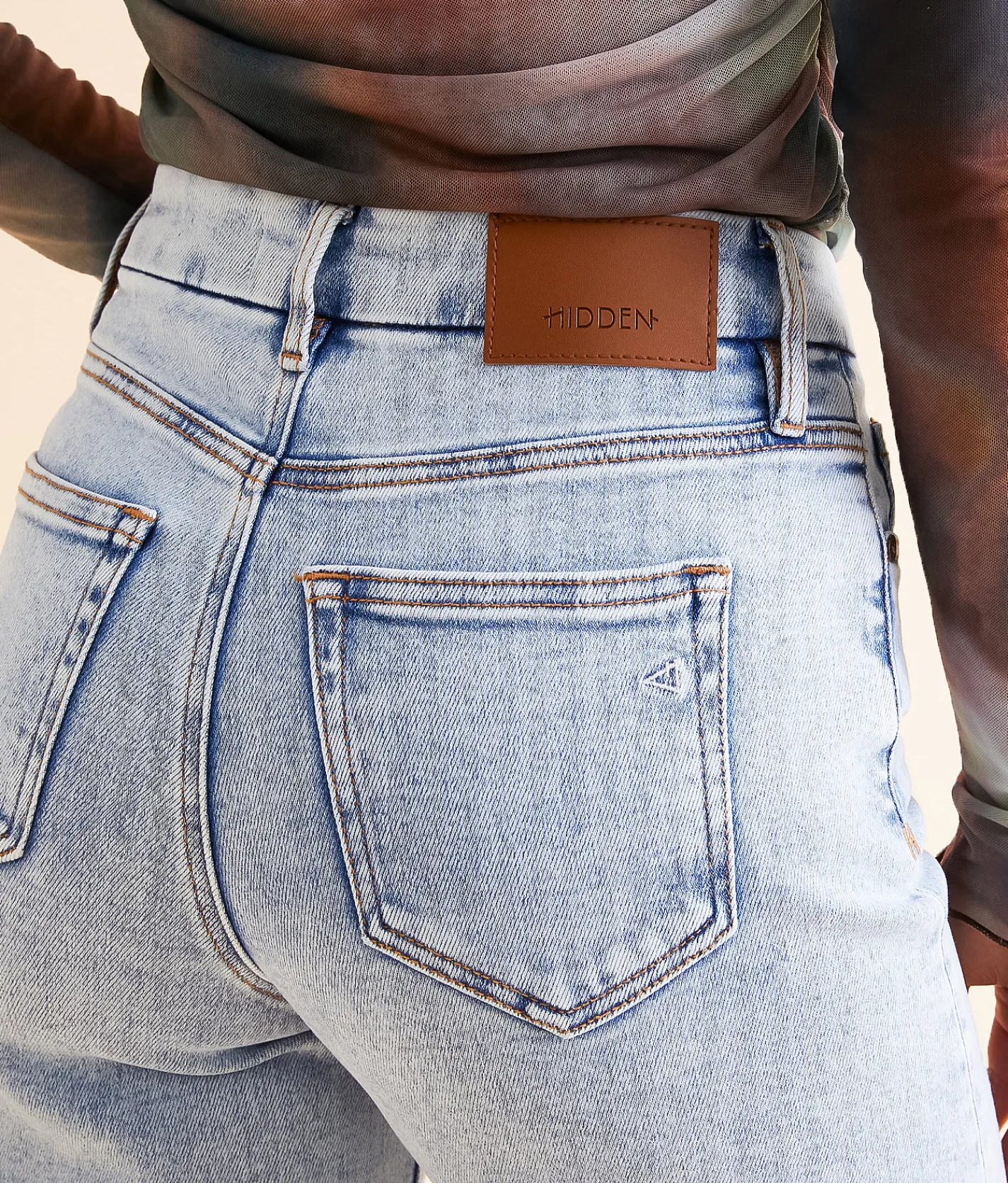 HIDDEN Nori Cropped Wide Leg Stretch Jean Light
