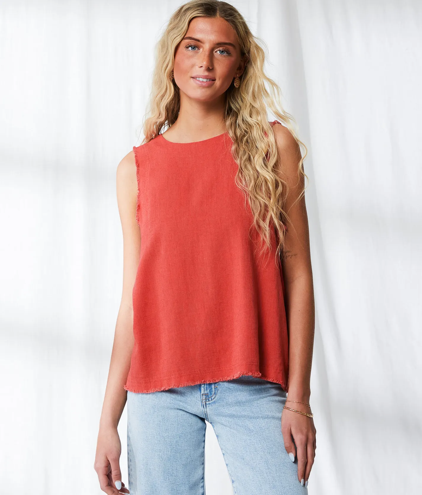 BKE Resort Edit - Back Button Tank Top Cardinal Online