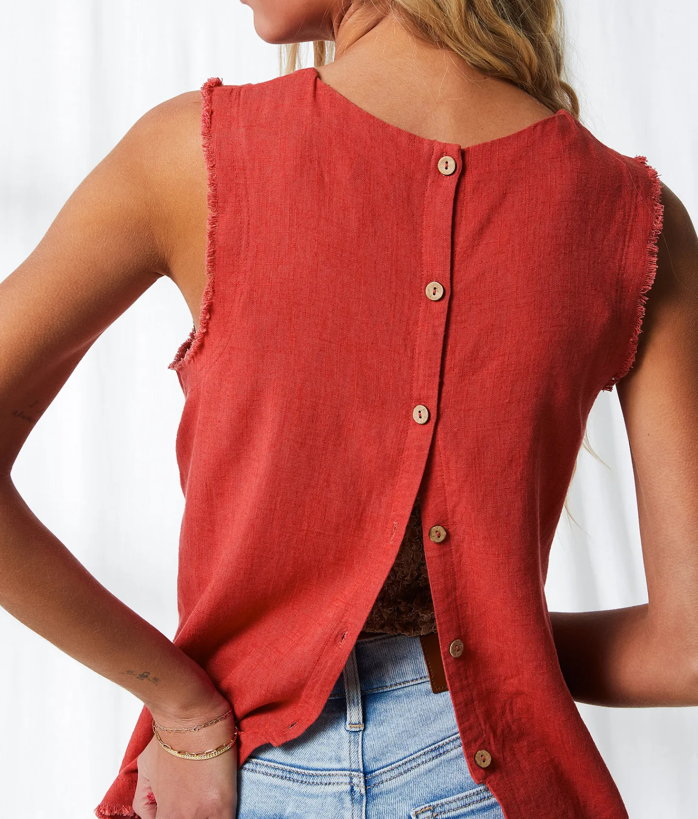 BKE Resort Edit - Back Button Tank Top Cardinal Online