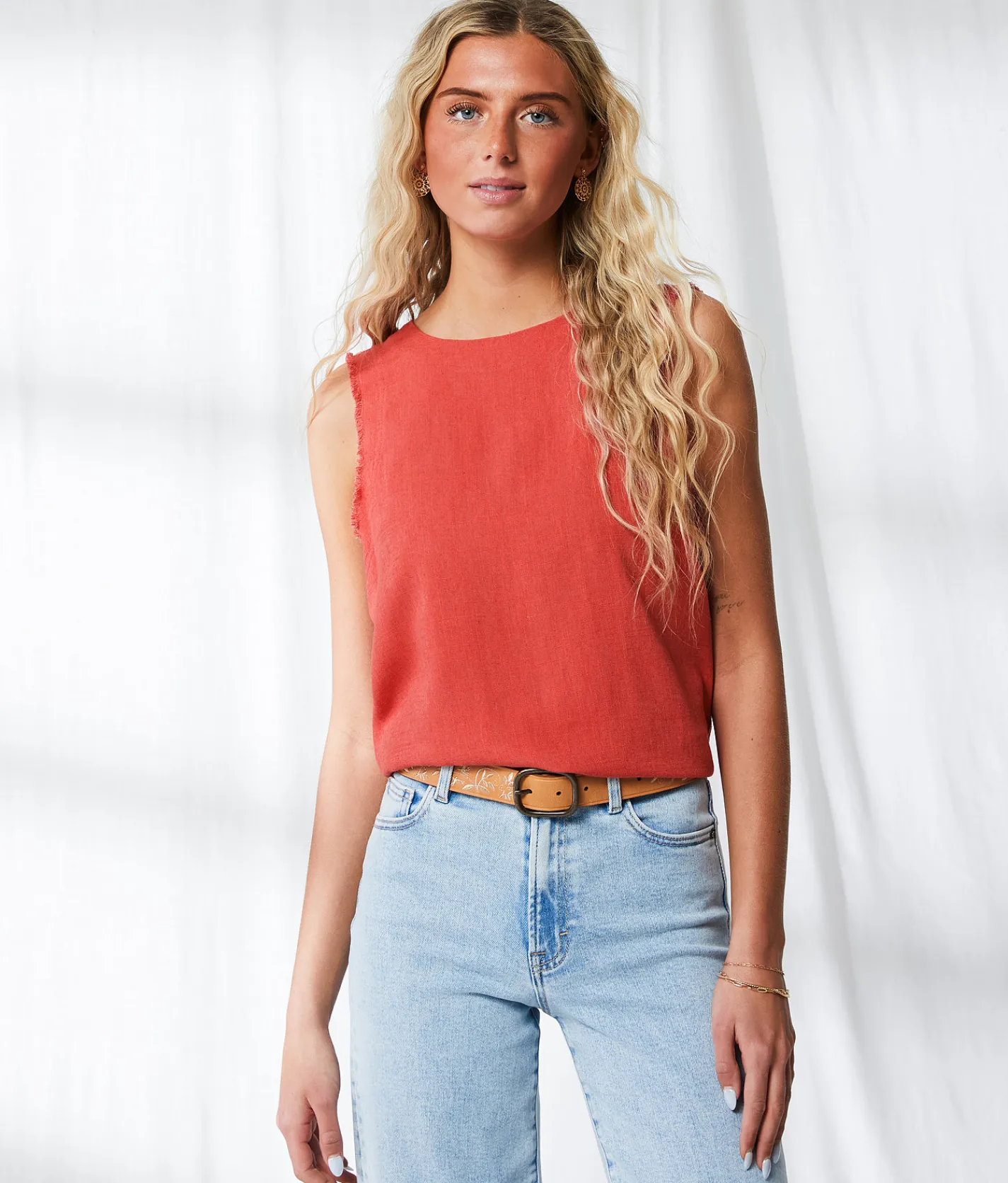 BKE Resort Edit - Back Button Tank Top Cardinal Online