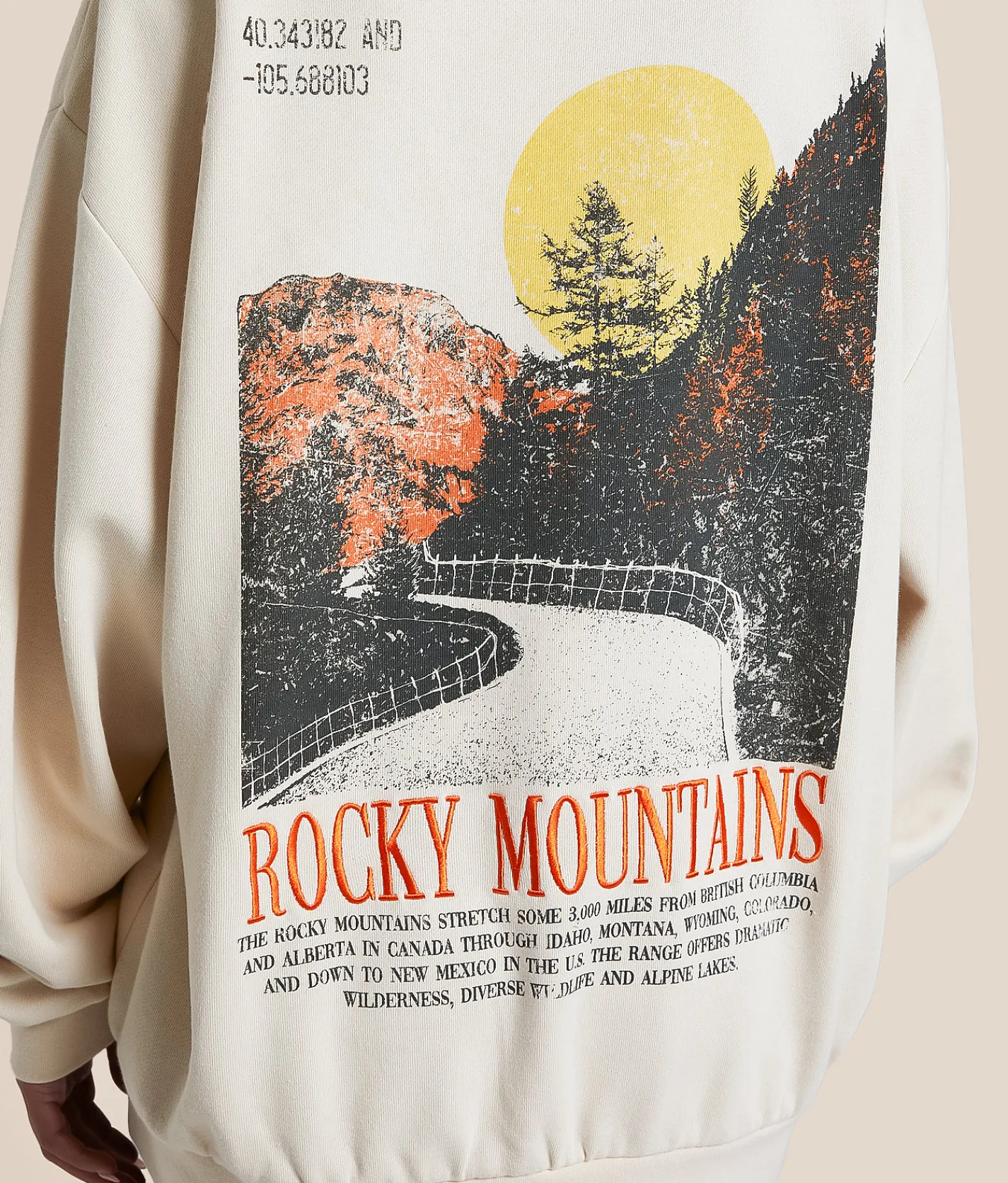 Modish Rebel Rocky Mountain Oversized Pullover Sandshell Hot