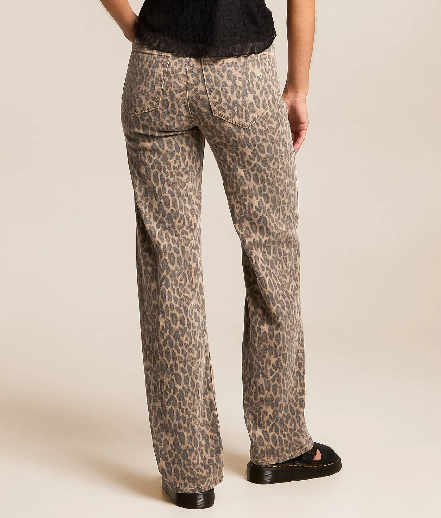 HIDDEN Sloane Classic Straight Stretch Jean Cheetah New