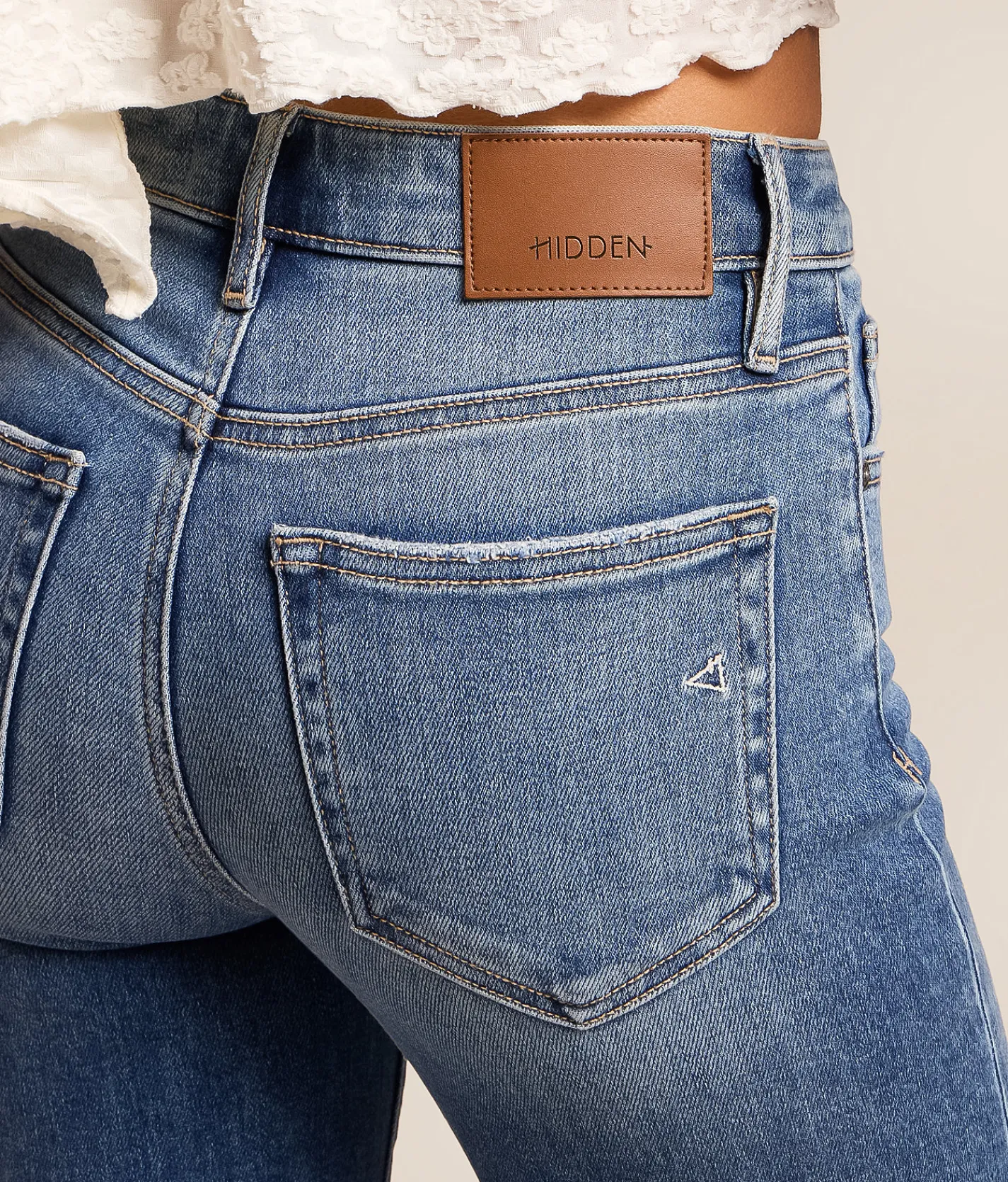 HIDDEN Sloane Classic Straight Stretch Jean Refugio Discount