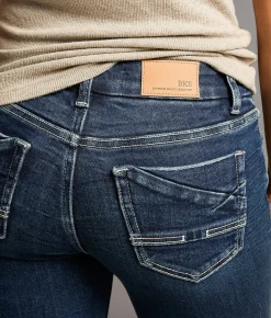 BKE Stella Straight Stretch Jean Waldrop Hot