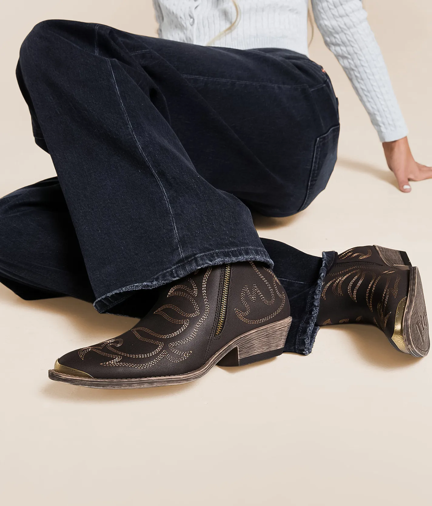 Very G Tazz Western Ankle Boot Black Hot