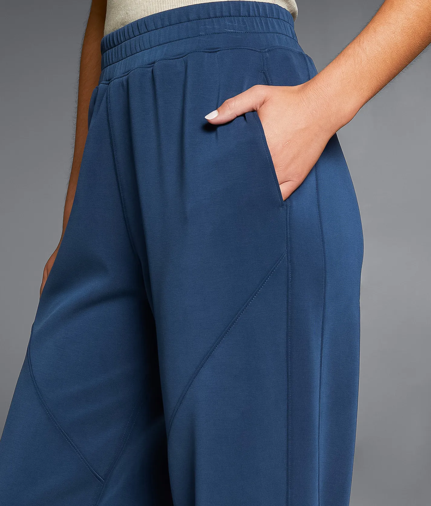 Bottoms|Activewear | Buckle Black Tonal Seamed Jogger Big Dipper