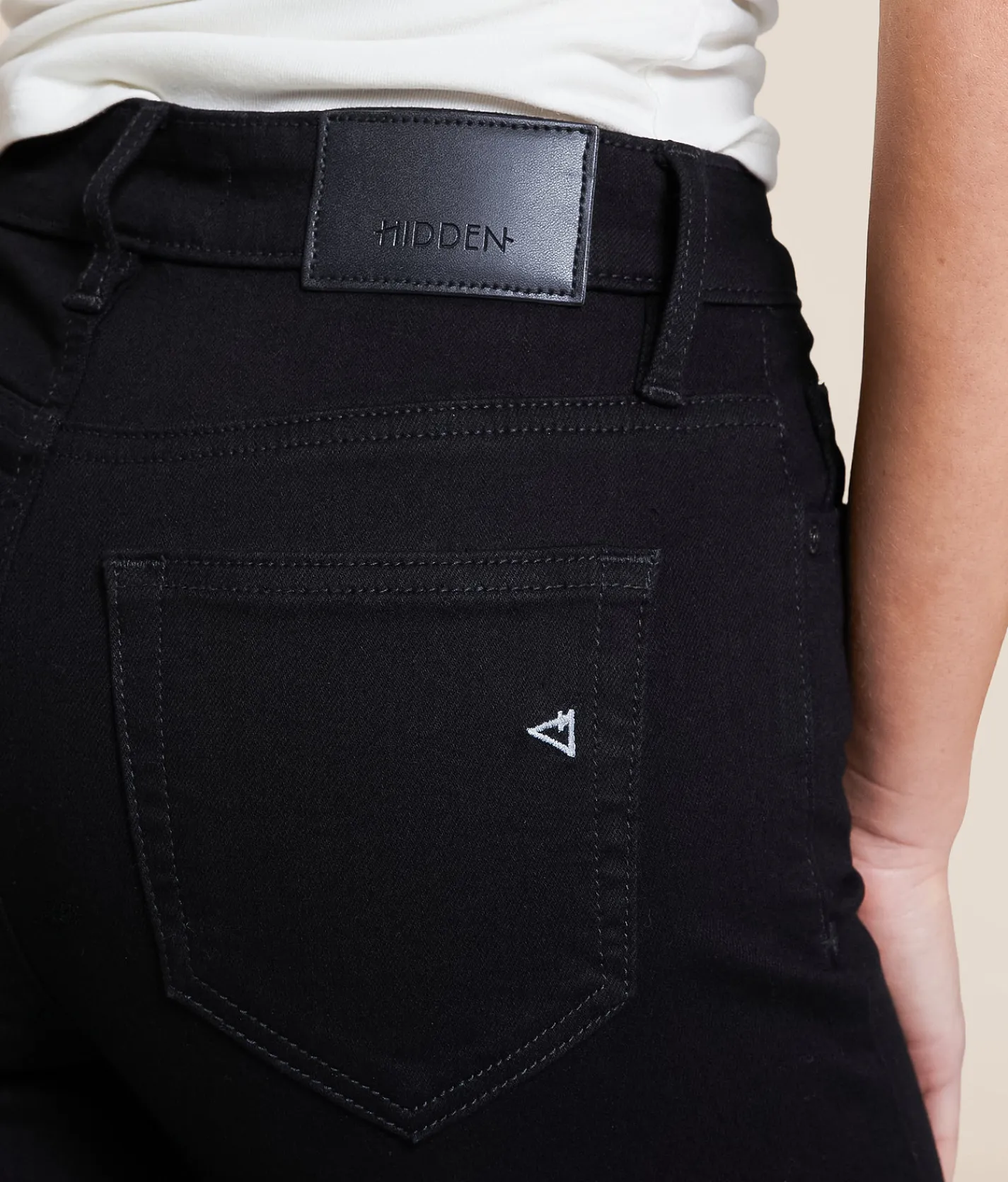 HIDDEN Tracey Straight Stretch Jean Black Clearance
