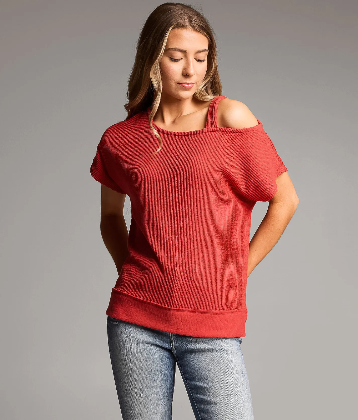 Tops | BKE Urban Cold Shoulder Top Cardinal
