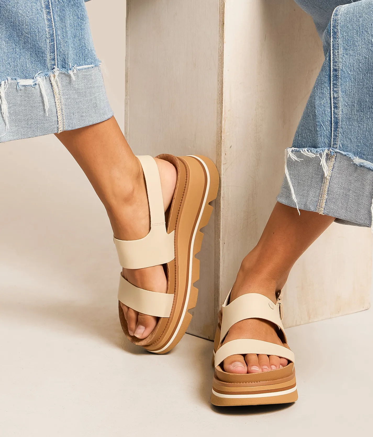 Reef Vista Luxe Liah Sandal White Tan New
