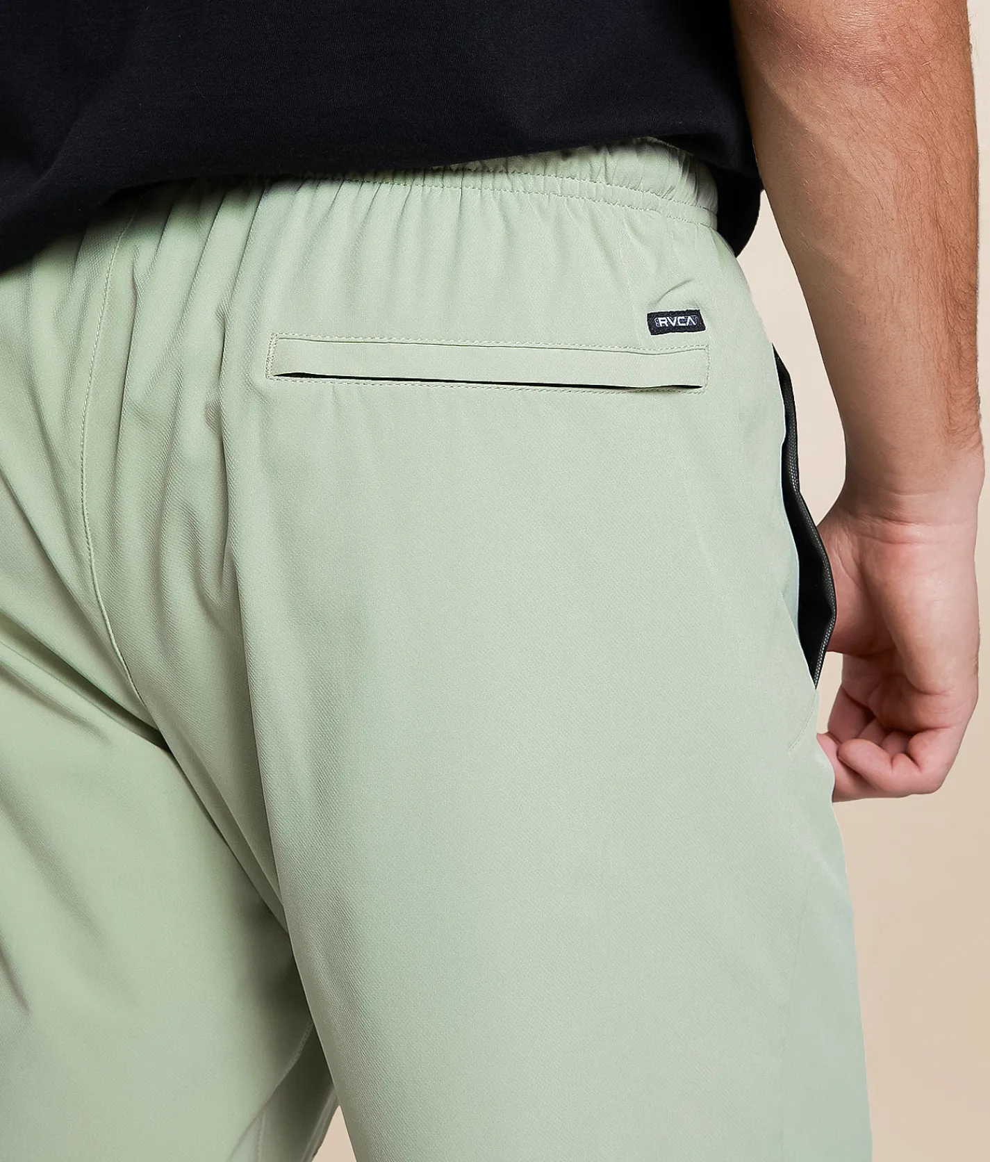 RVCA Yogger Stretch Short Light Olive New